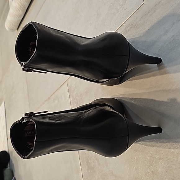 Vince Camuto booties - Picture 3 of 7